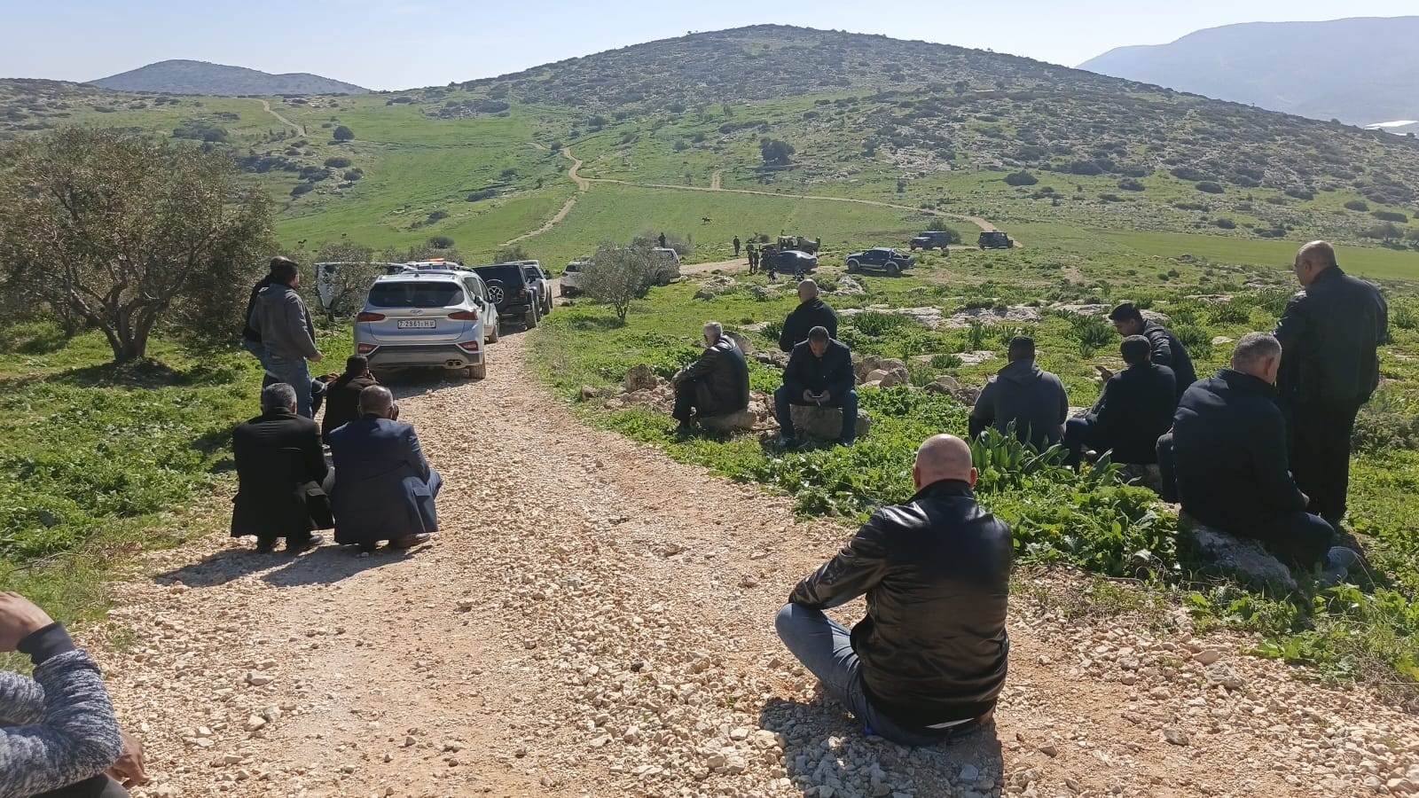 الاحتلال يحتجز الصحفيين والمشاركين في الوقفة في خربة ابزيق